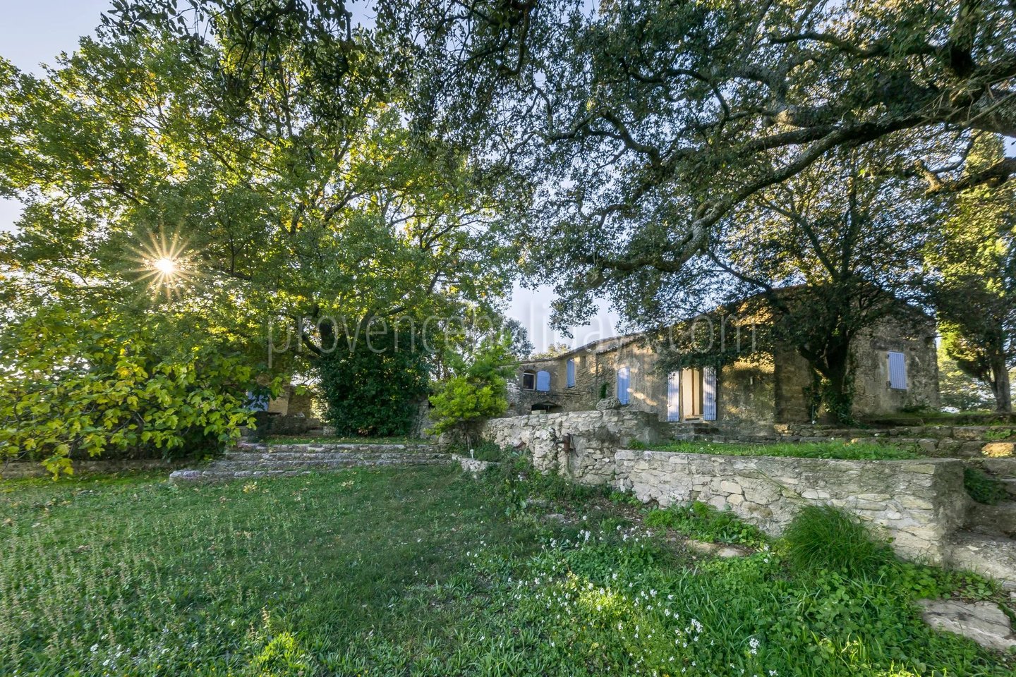 9 - Stone property in Cucuron: Villa: Exterior