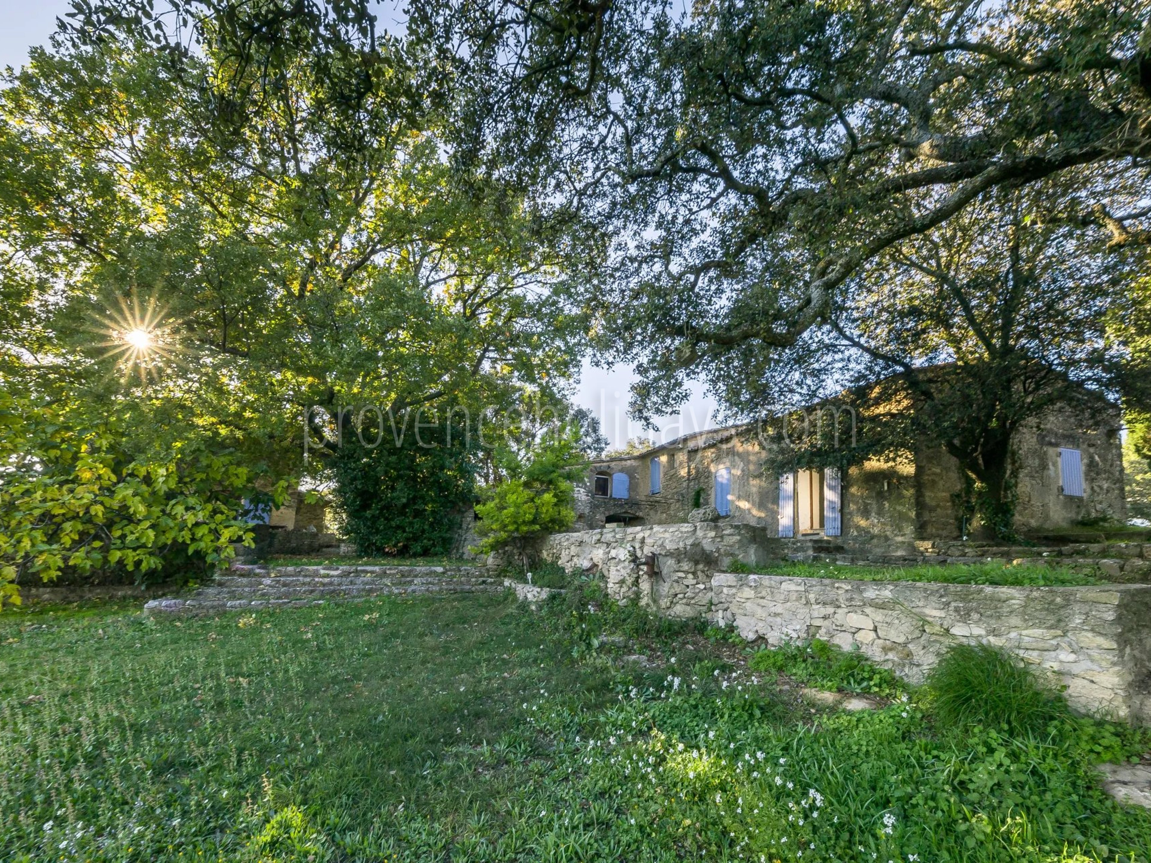 9 - Stone property in Cucuron: Villa: Exterior