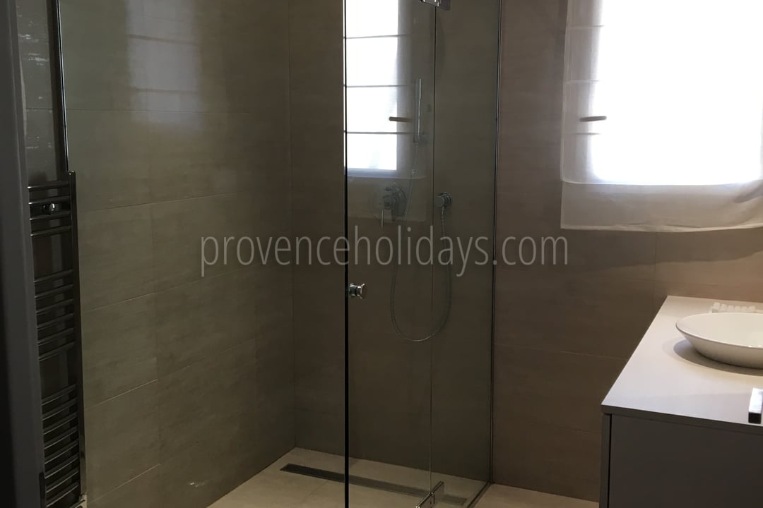 29 - Le Mas des Lys: Villa: Bathroom