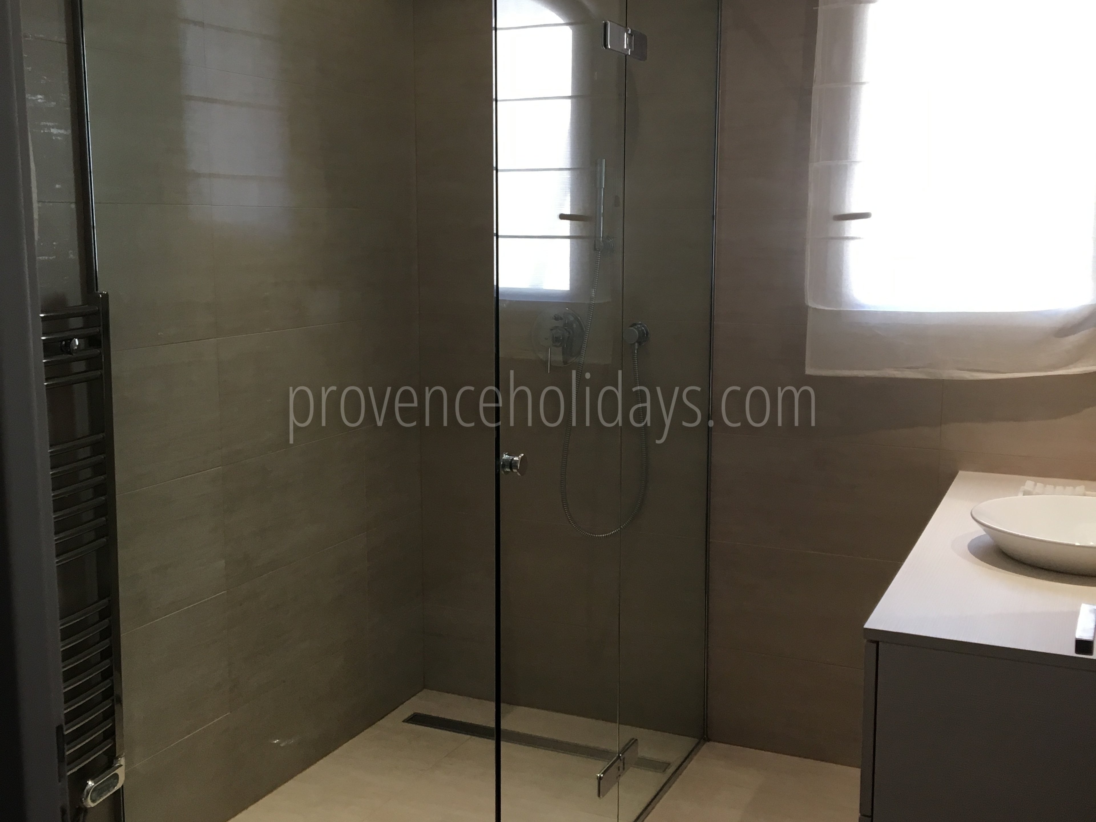 29 - Le Mas des Lys: Villa: Bathroom