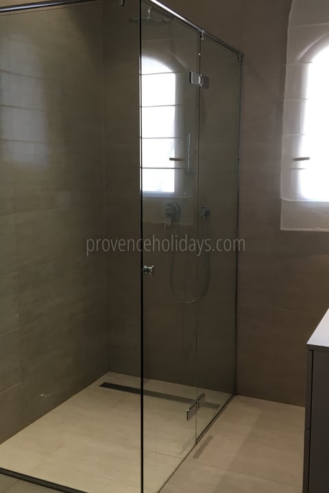 29 - Le Mas des Lys: Villa: Bathroom