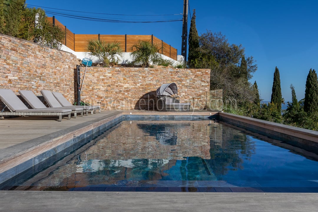 17 - Villa Cali: Villa: Pool