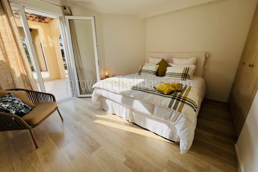 14 - Villa Luminara: Villa: Bedroom