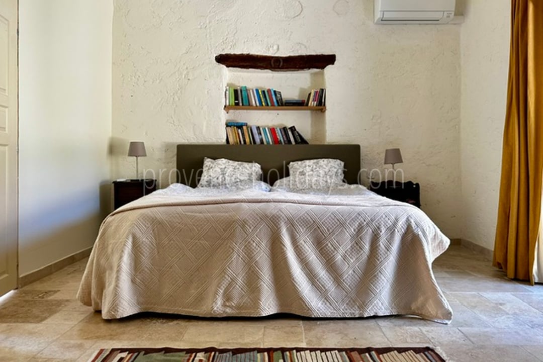 5 - La Bastide: Villa: Bedroom