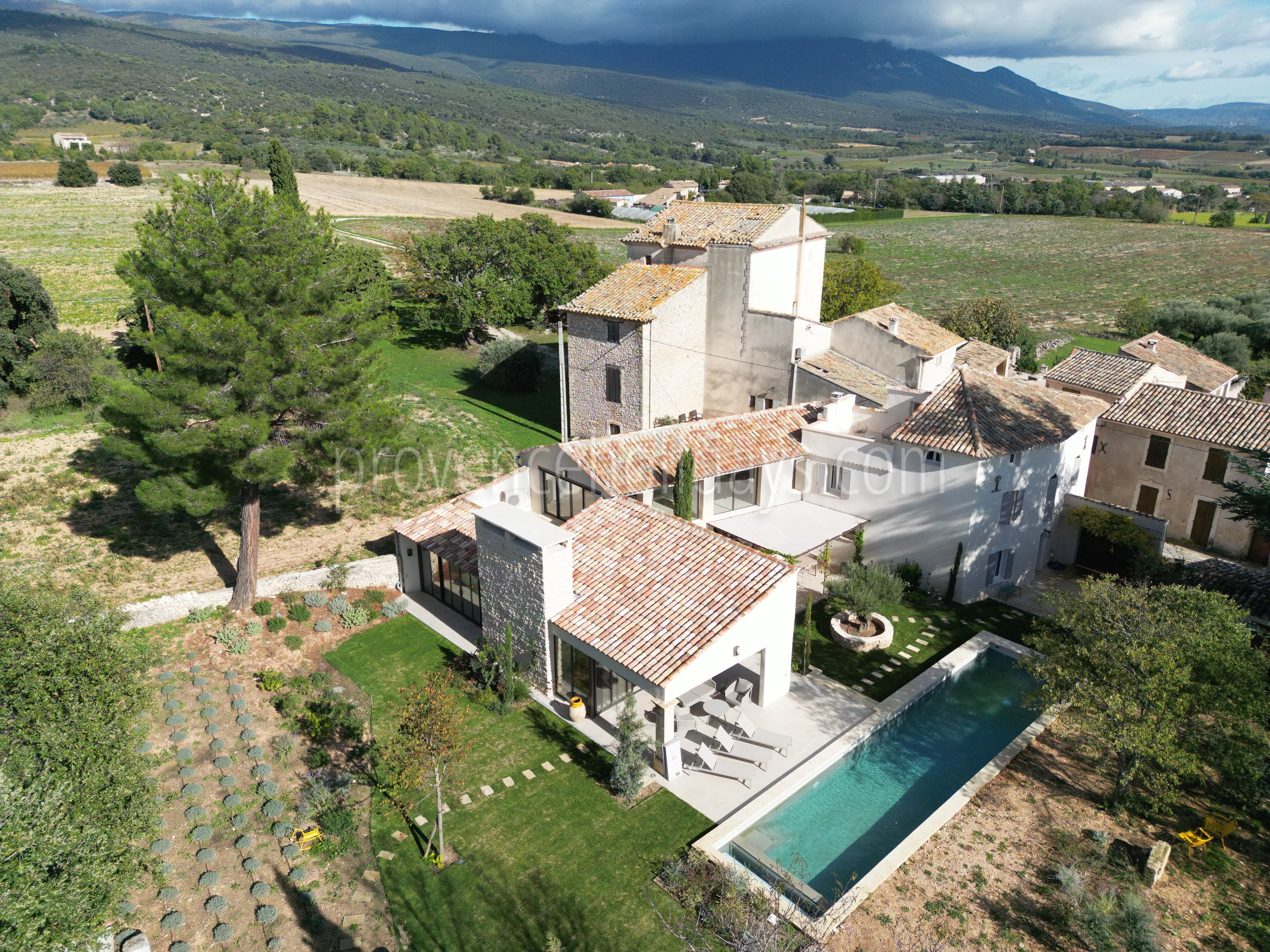 38 - Le Clos des Magnans: Villa: Exterior