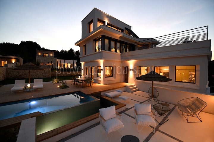 Pet-friendly Luxury Villa with Air Conditioning