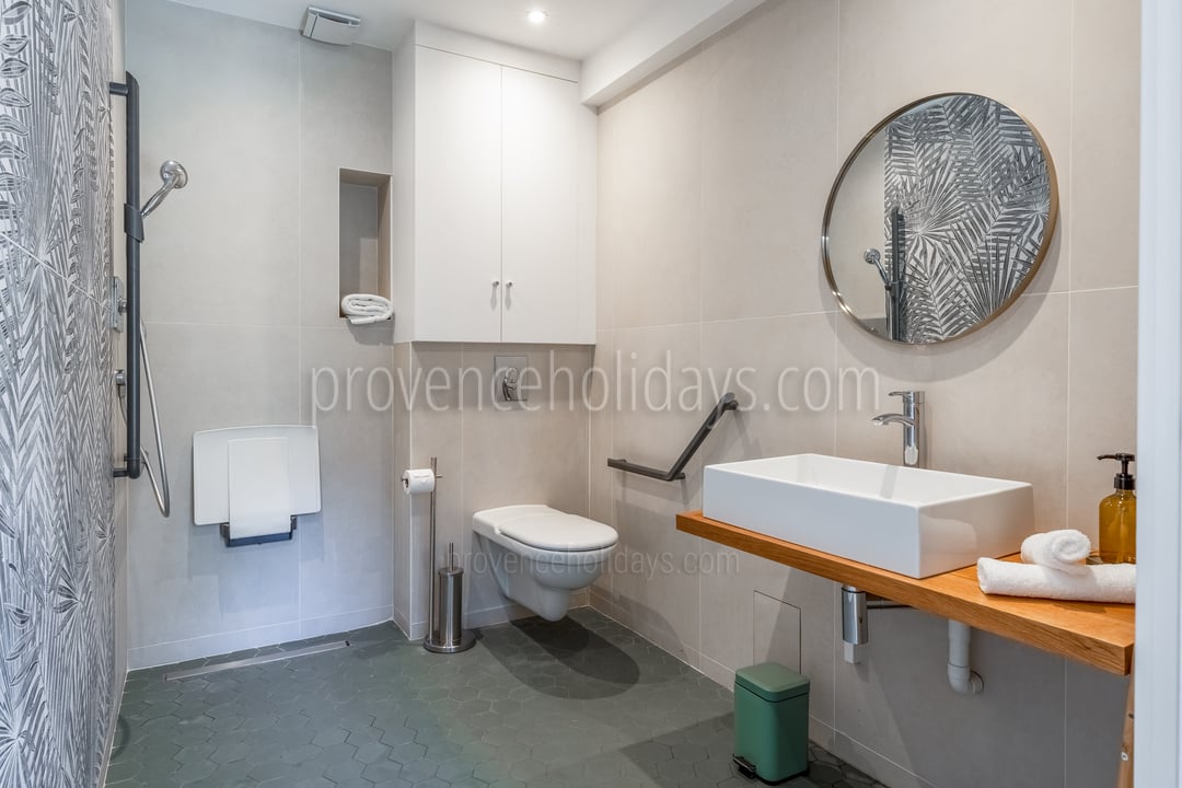 41 - Mas de Bellevue: Villa: Bathroom