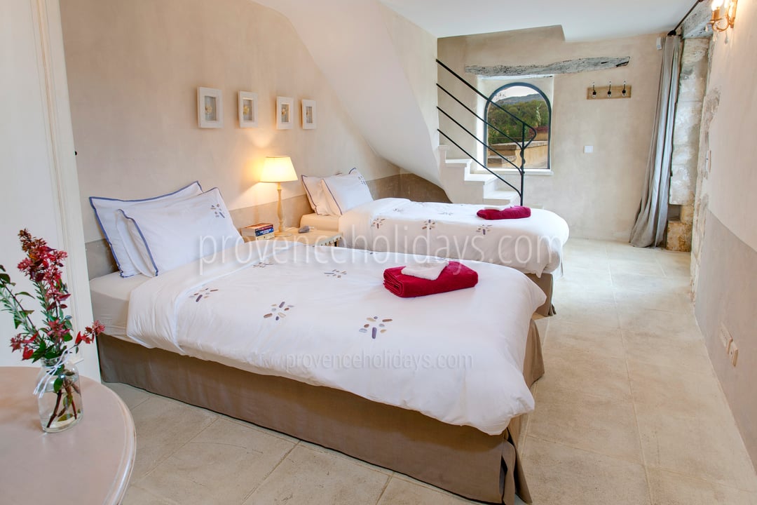 29 - Mas Bonnieux: Villa: Bedroom