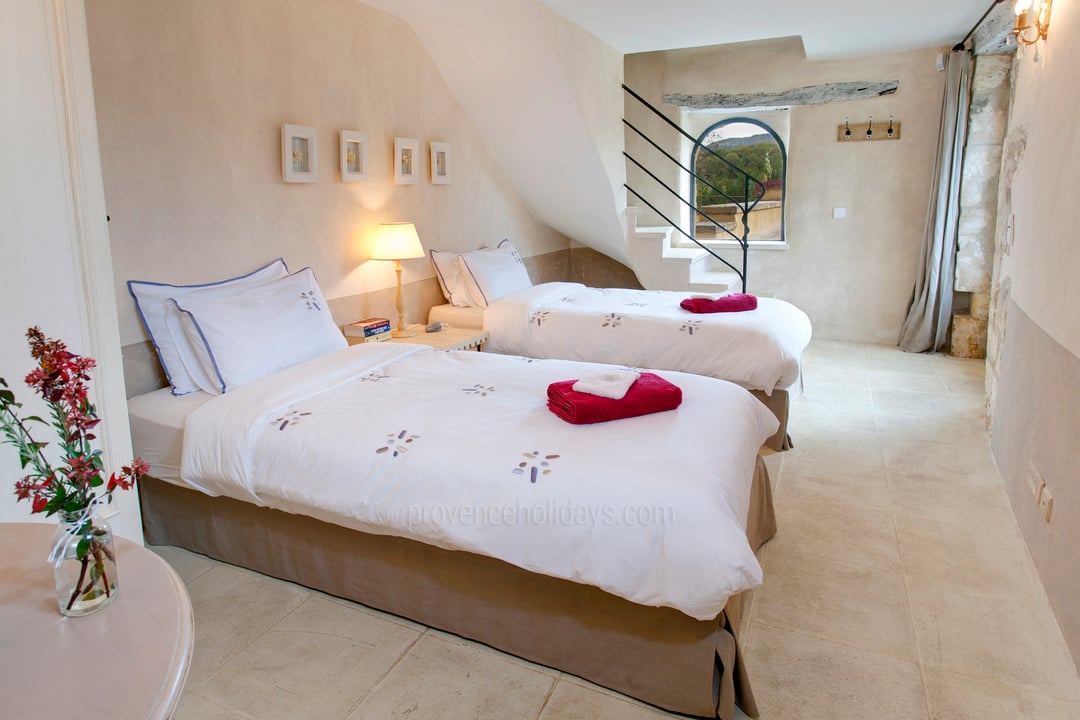 29 - Mas Bonnieux: Villa: Bedroom