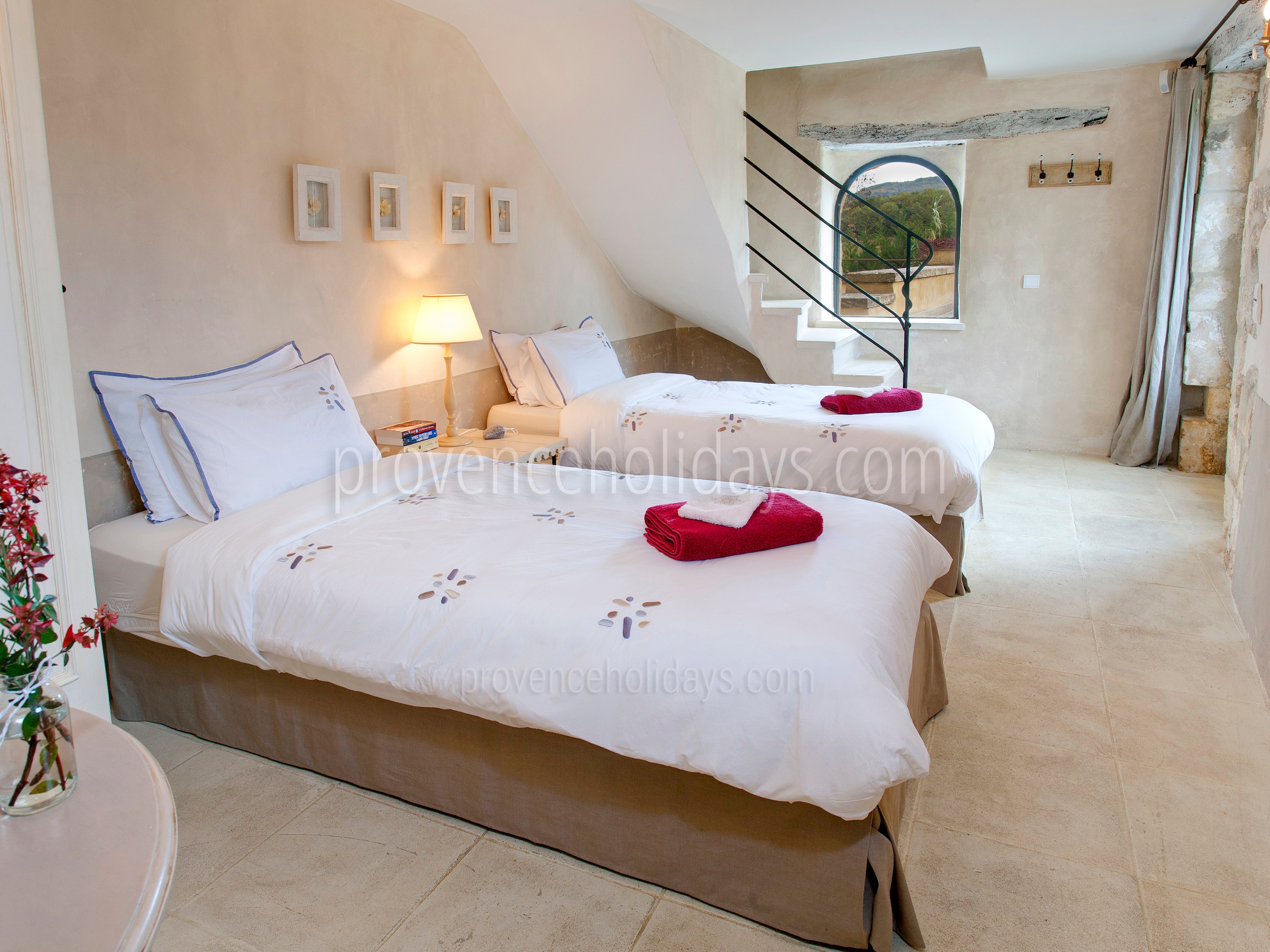 29 - Mas Bonnieux: Villa: Bedroom