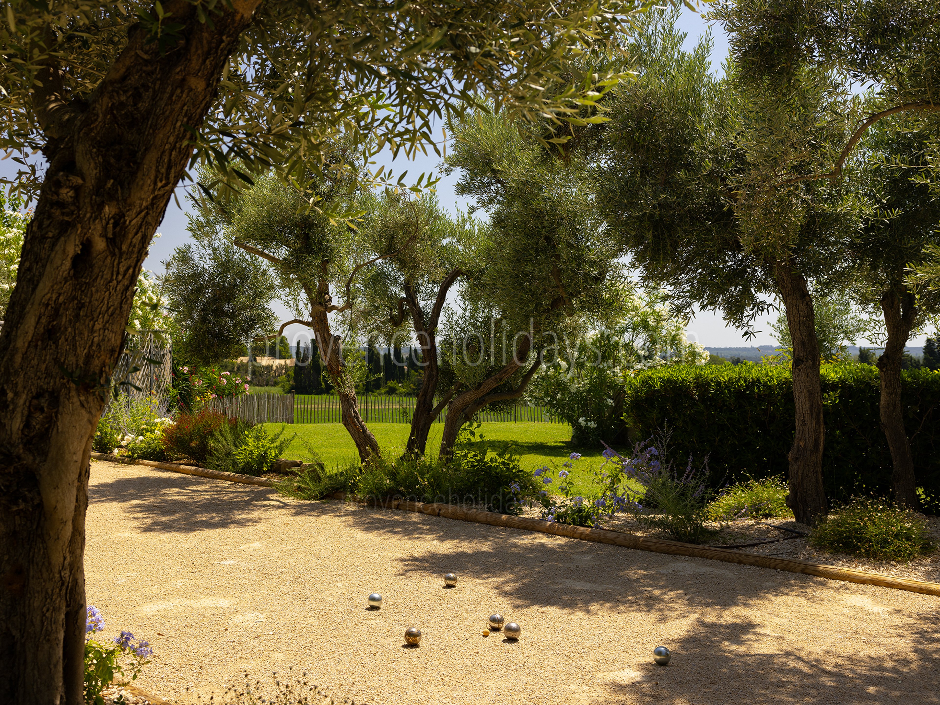 36 - Le Mas des Lauriers: Villa: Exterior