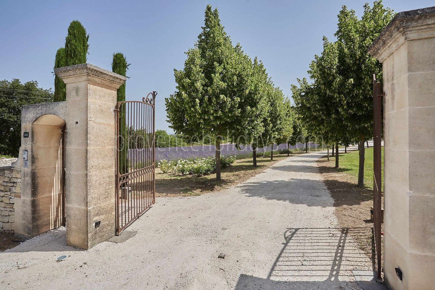 19 - L’Orée des Lavandes: Villa: Exterior