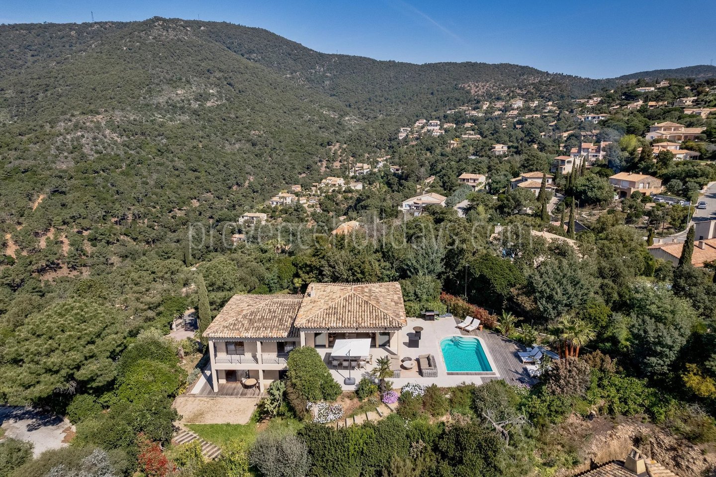 32 - Gerenoveerde villa in Rayol-Canadel-sur-Mer: Villa: Exterior