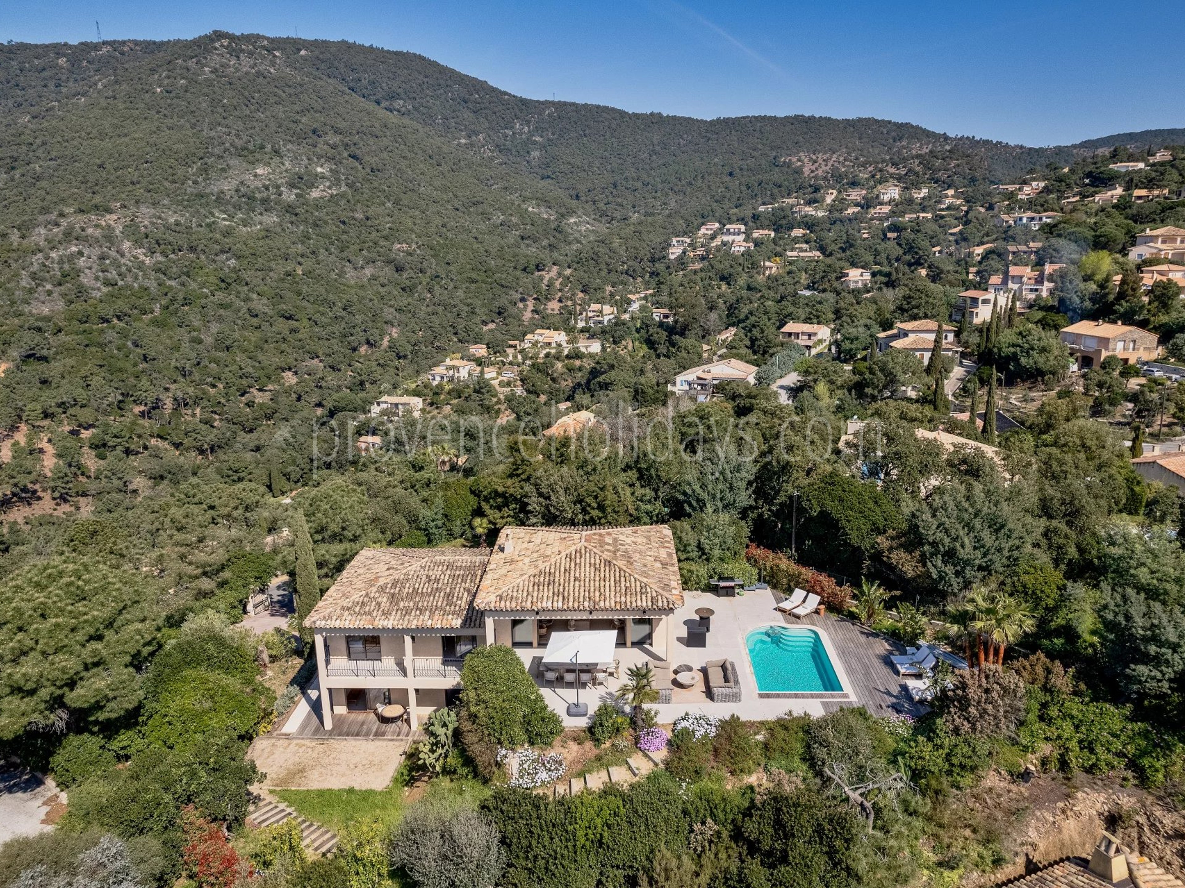 32 - Gerenoveerde villa in Rayol-Canadel-sur-Mer: Villa: Exterior