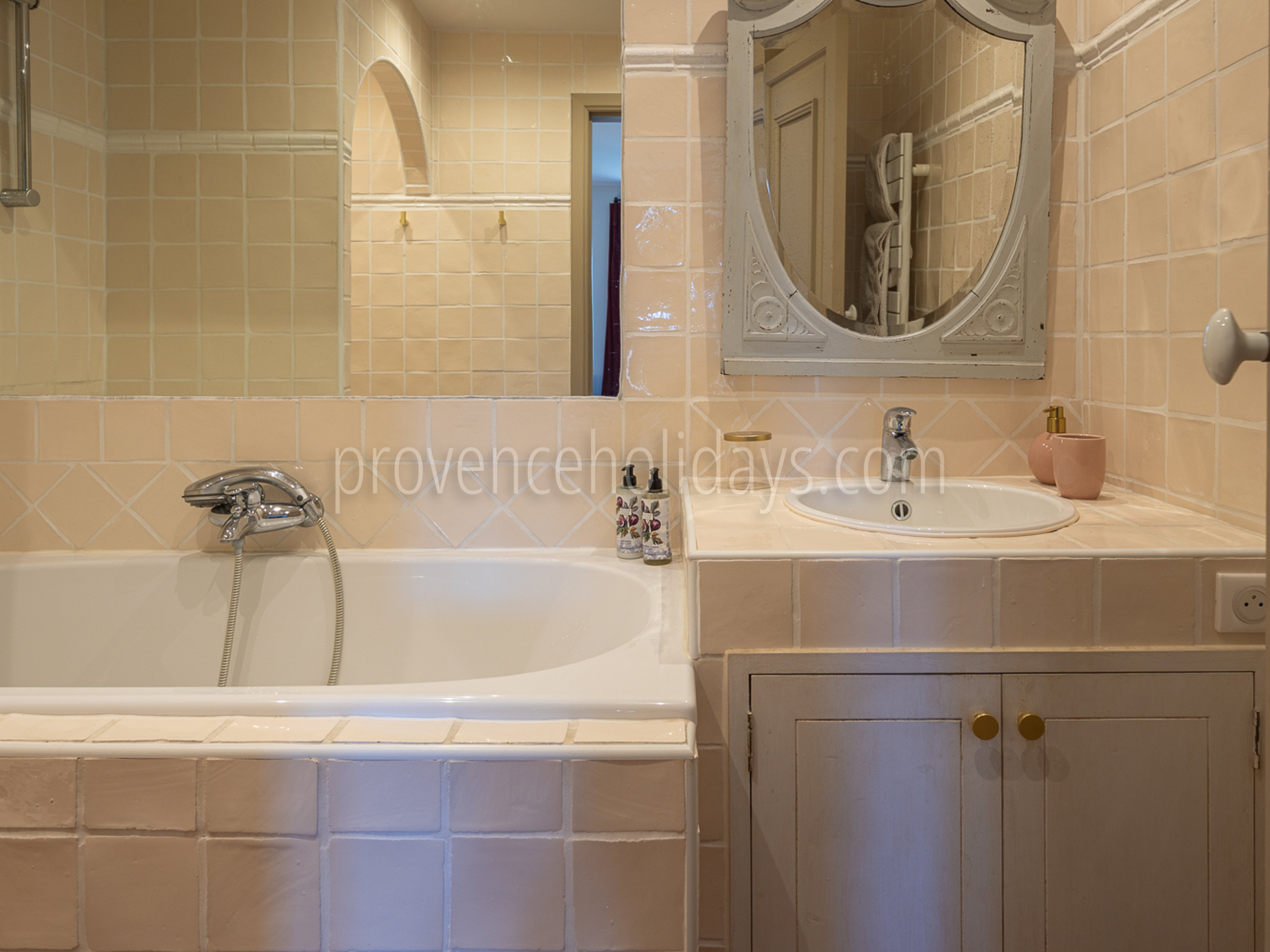 8 - Le Mas des Magnans: Villa: Bathroom