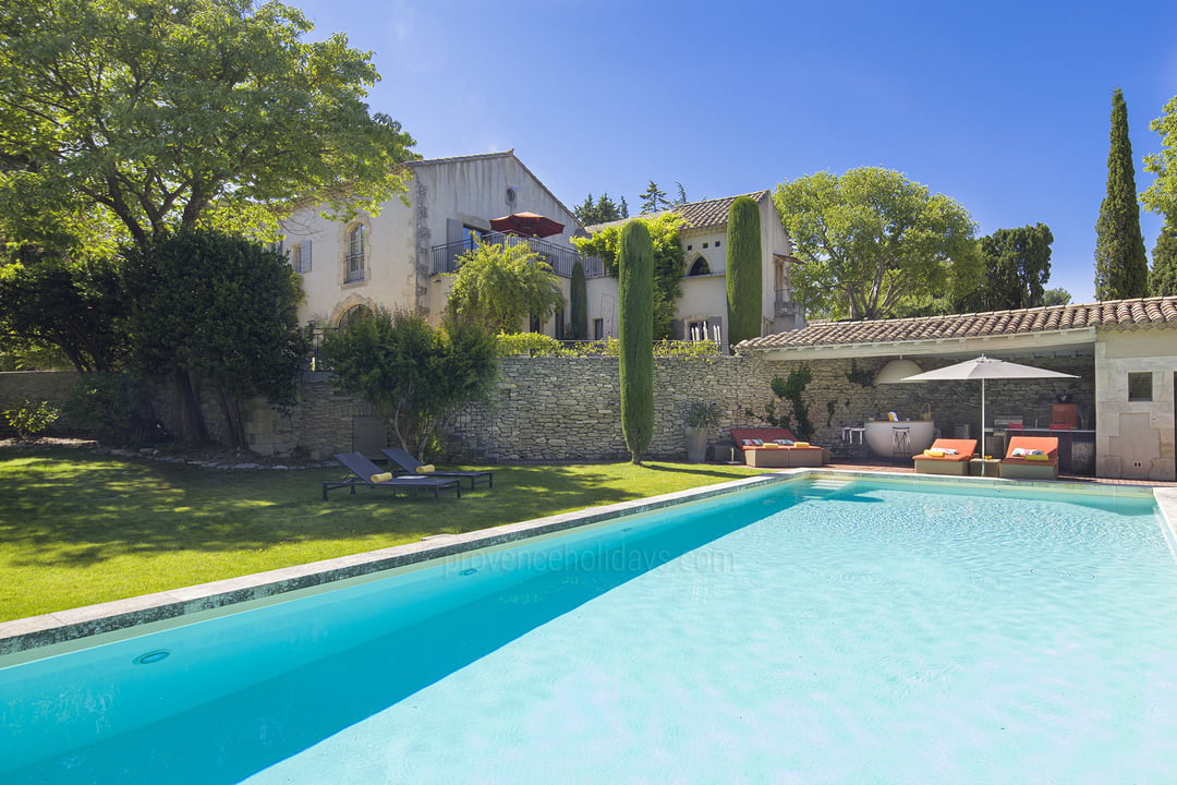 Propriété d'artiste au cœur des Alpilles