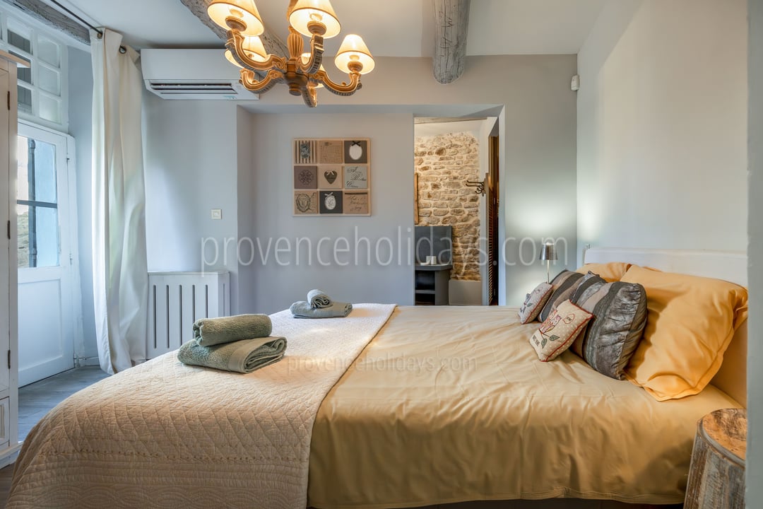 25 - Le Mas de Cabrières: Villa: Bedroom