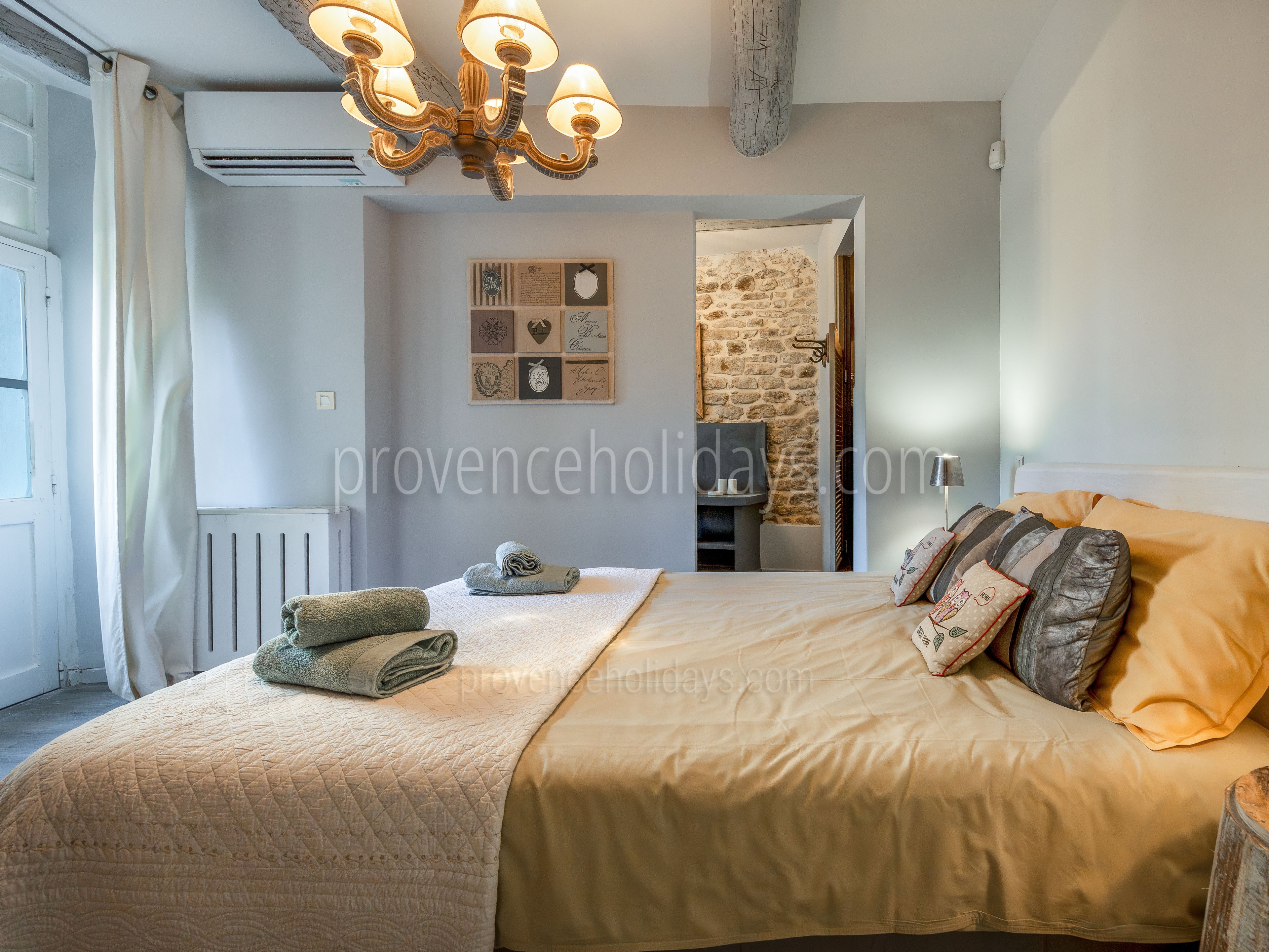 25 - Le Mas de Cabrières: Villa: Bedroom
