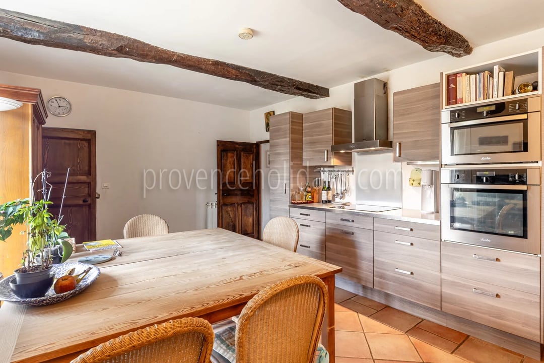 17 - Stone farmhouse in Saint-Saturnin-lès-Apt: Villa: Interior