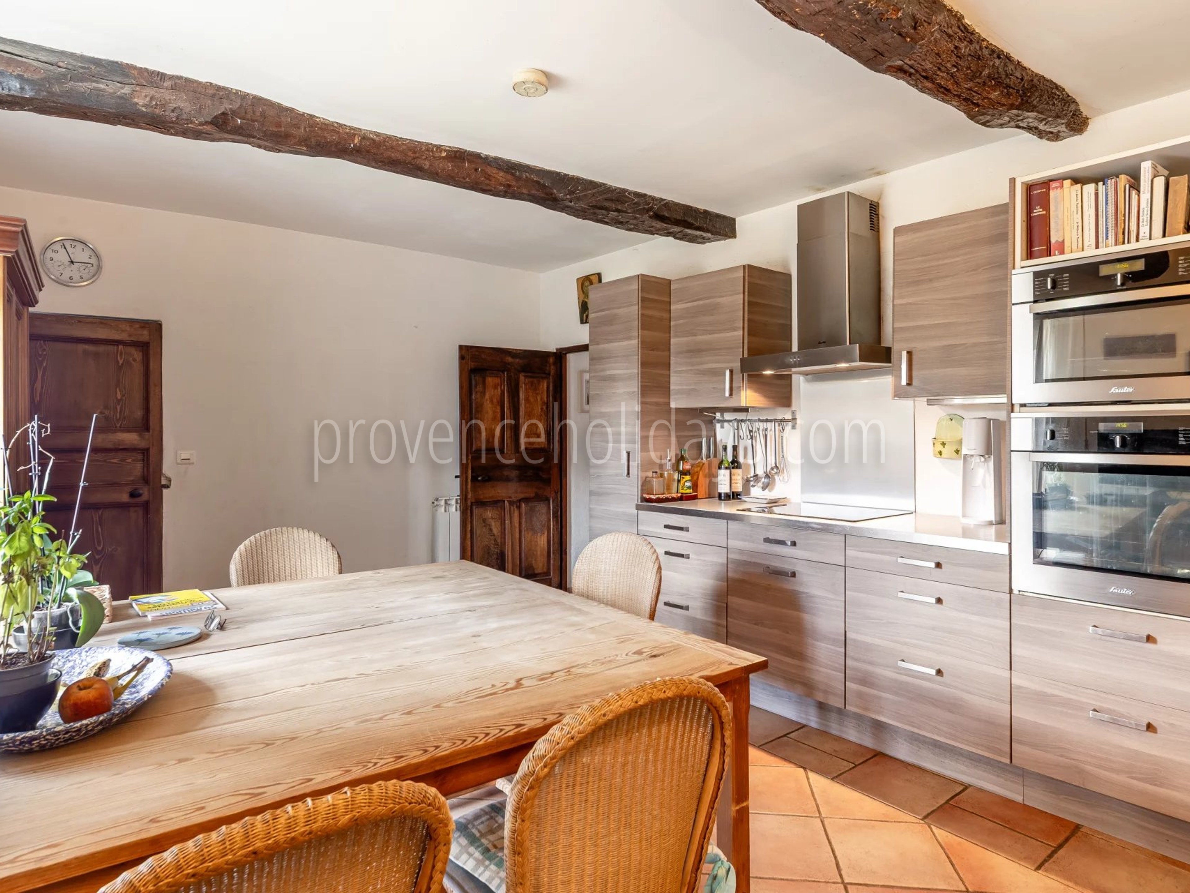17 - Stone farmhouse in Saint-Saturnin-lès-Apt: Villa: Interior