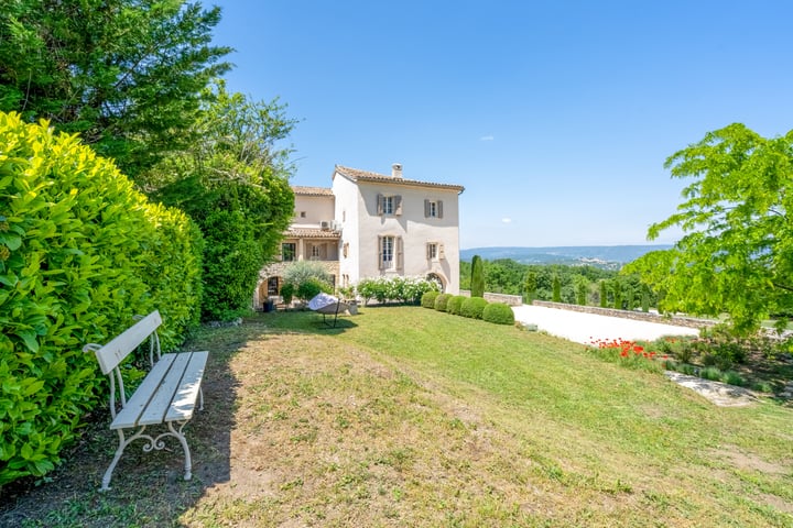 61 - Bastide des Magnans: Villa: Exterior