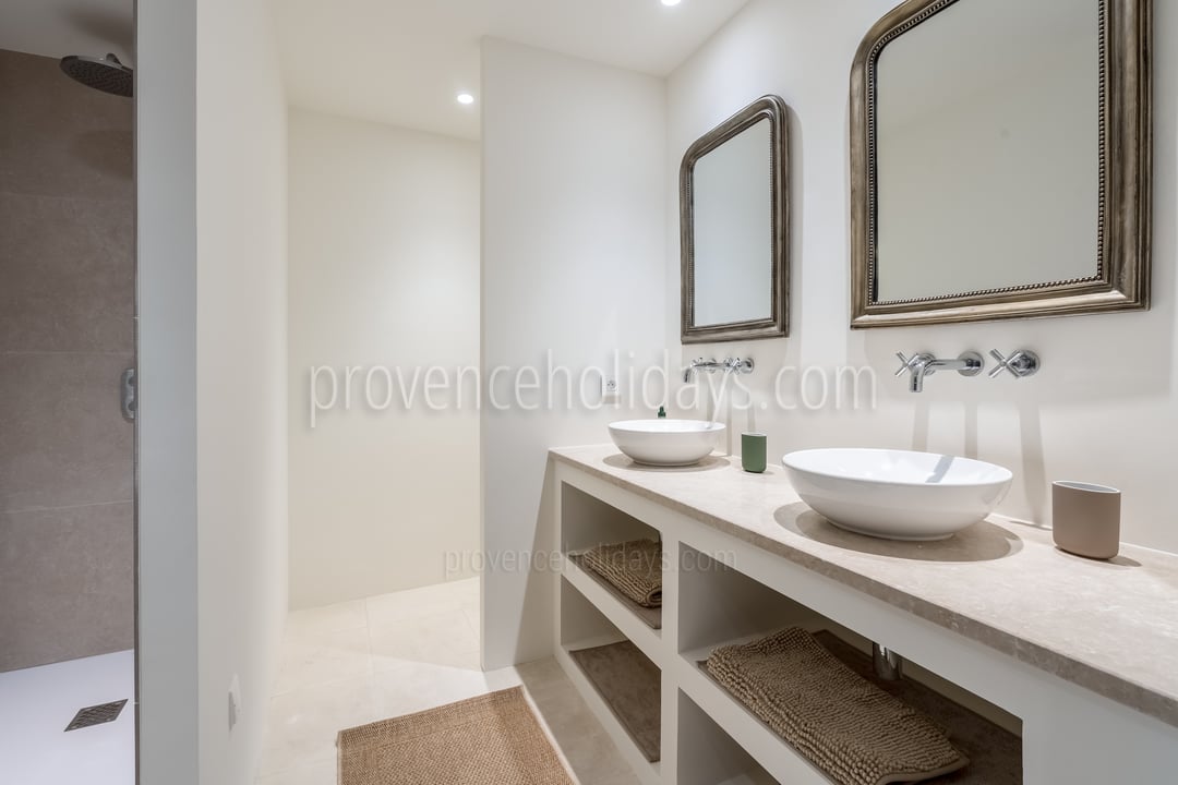40 - La Bastide des Sources: Villa: Bathroom