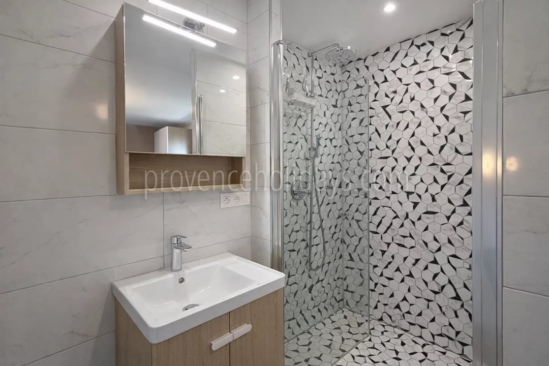 9 - Huis met kelder in Grimaud: Villa: Bathroom
