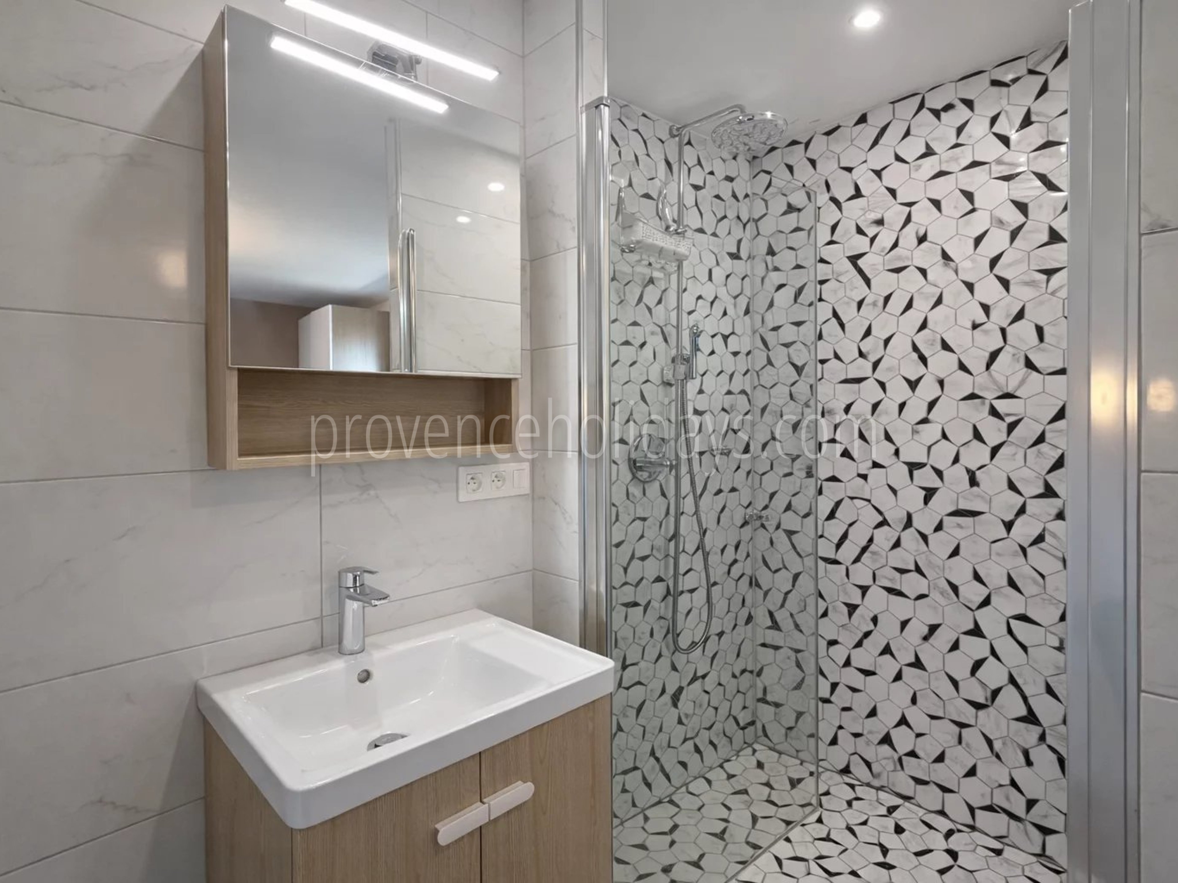 9 - Huis met kelder in Grimaud: Villa: Bathroom