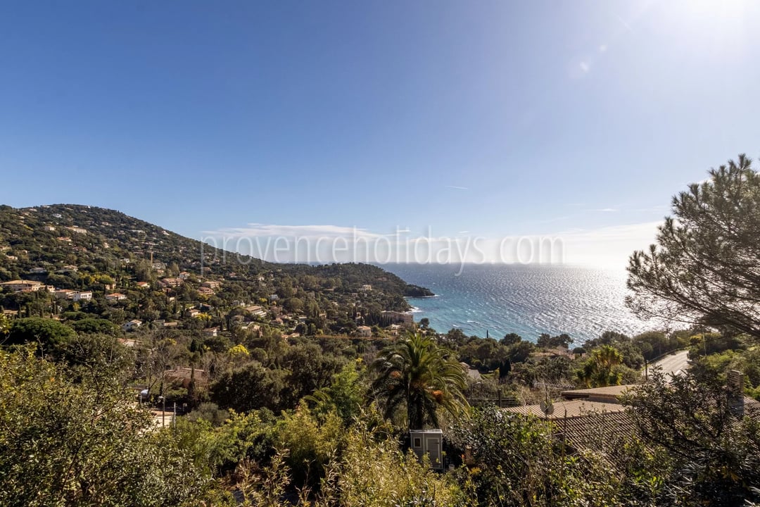 24 - Te renoveren villa in Rayol-Canadel-sur-Mer: Villa: Exterior