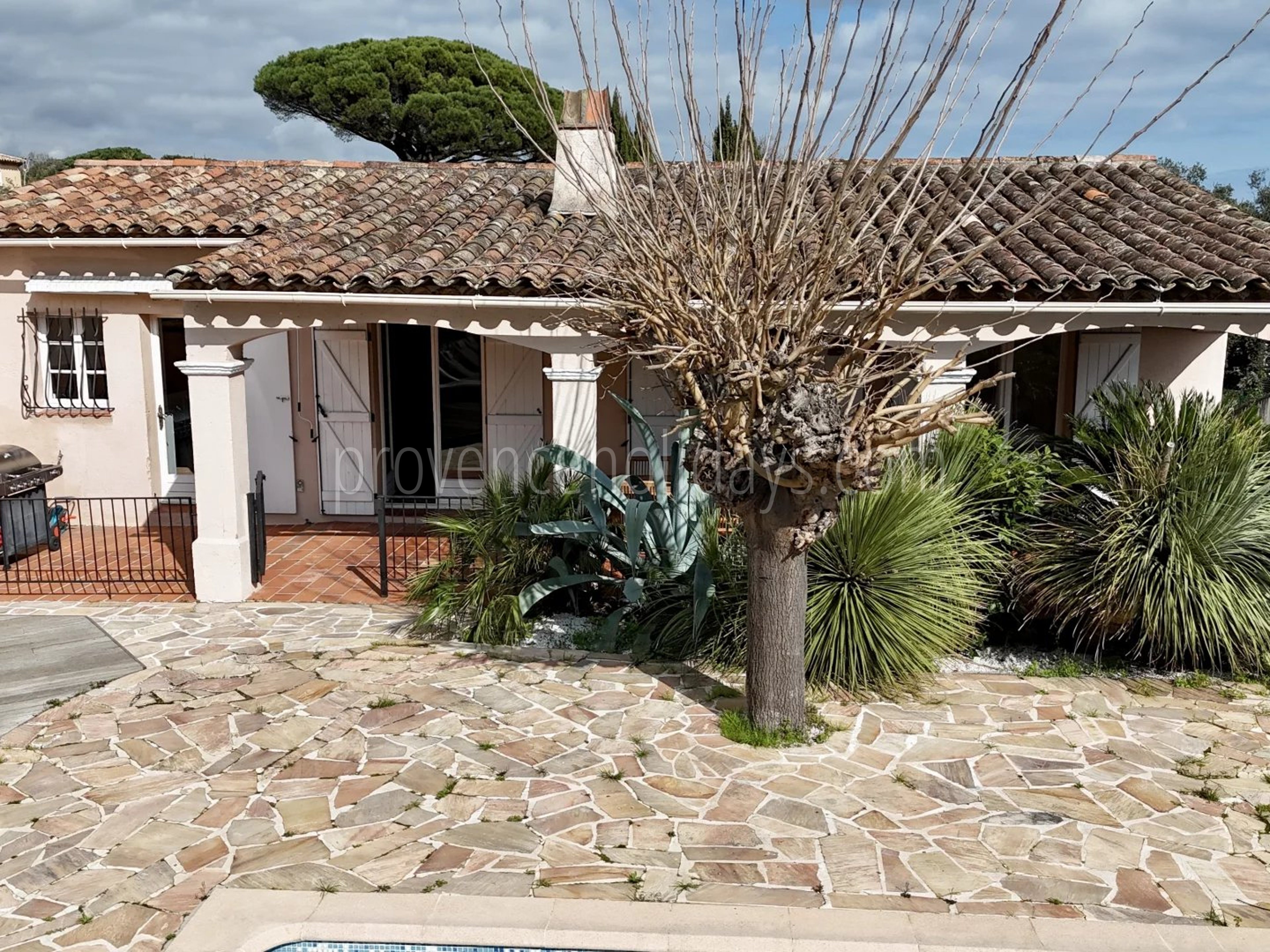 6 - Ruhiges Haus in Gassin: Villa: Exterior