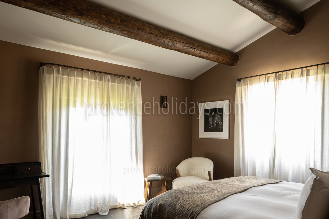 28 - Mas des Collines: Villa: Bedroom 1