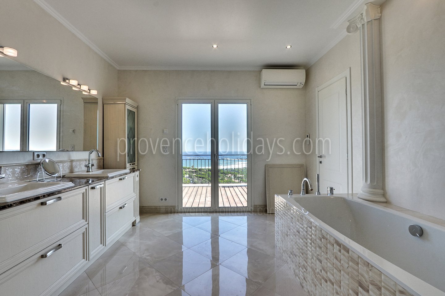 9 - Villa Maris: Villa: Bathroom