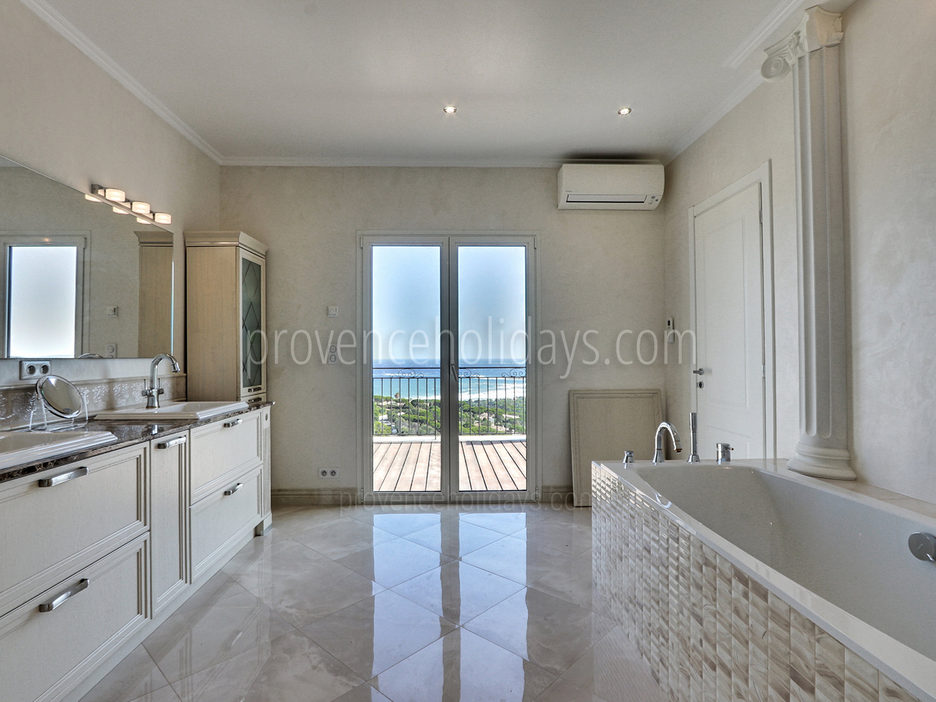 9 - Villa Maris: Villa: Bathroom
