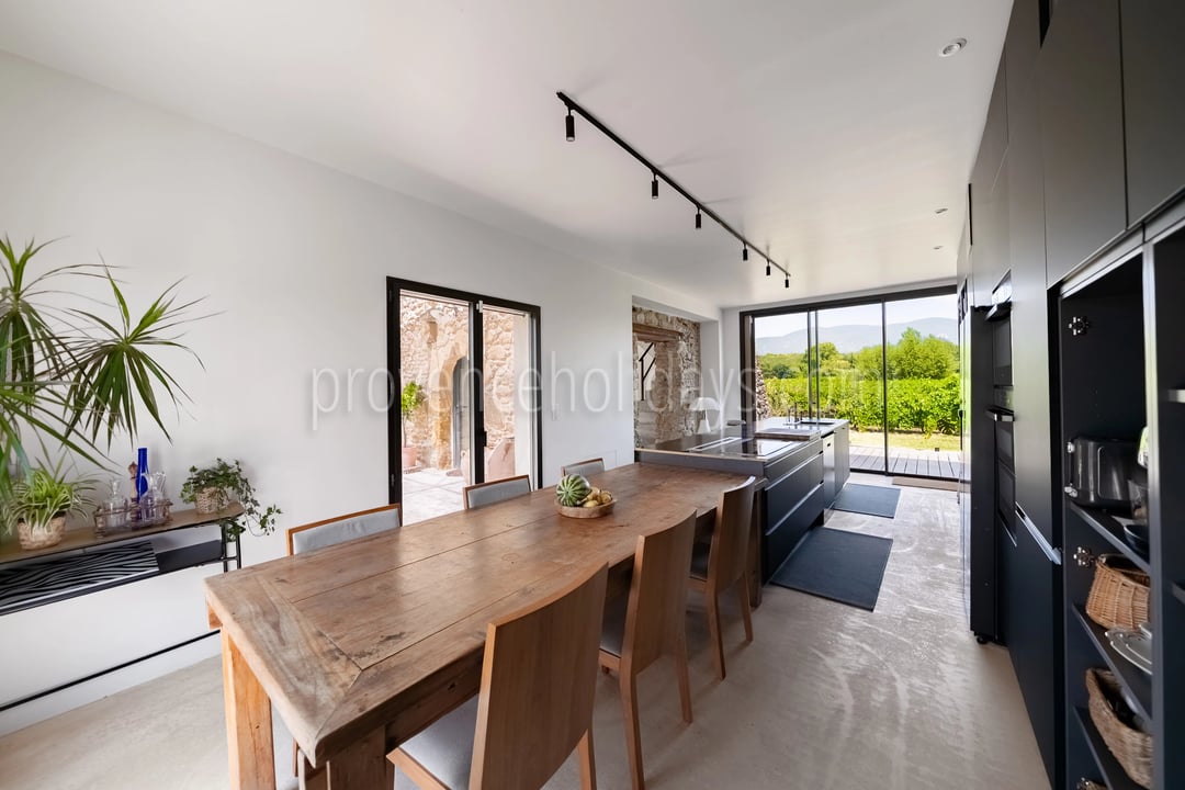 7 - FOR SALE – Charming property with a pool in Vaugines, near Lourmarin – panoramic view of the Luberon.: Villa: Interior