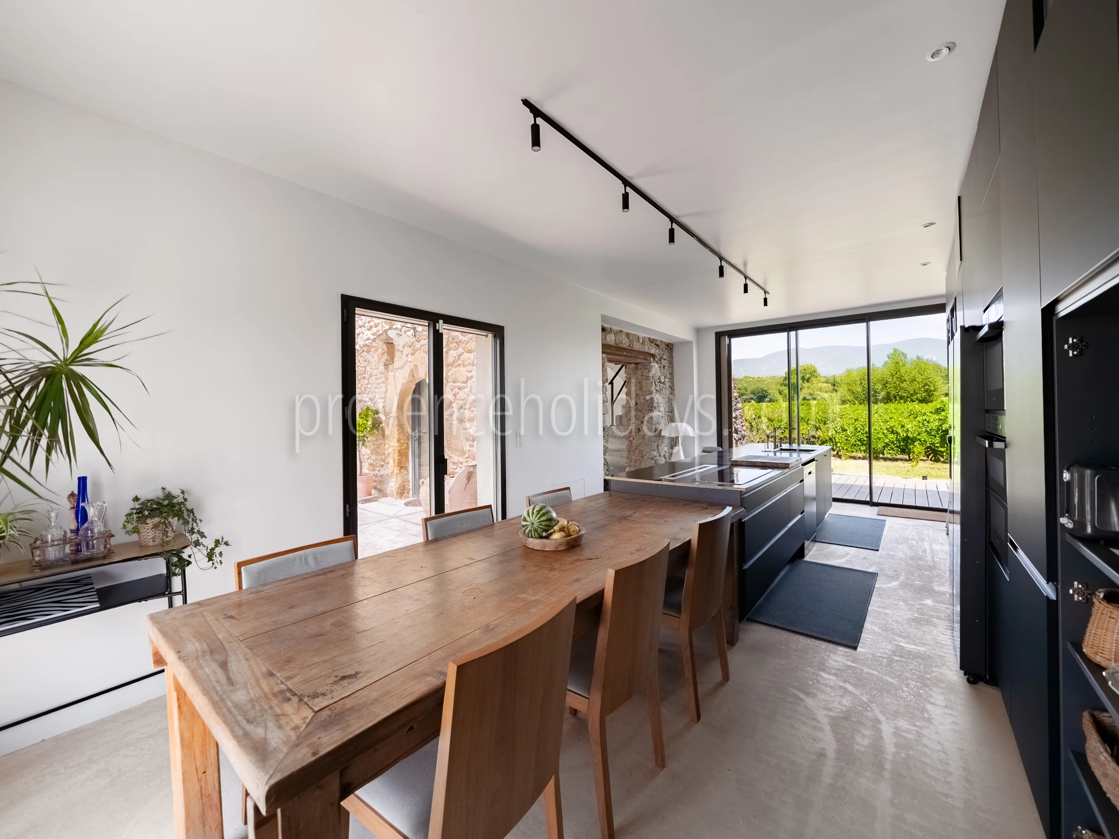 7 - FOR SALE – Charming property with a pool in Vaugines, near Lourmarin – panoramic view of the Luberon.: Villa: Interior