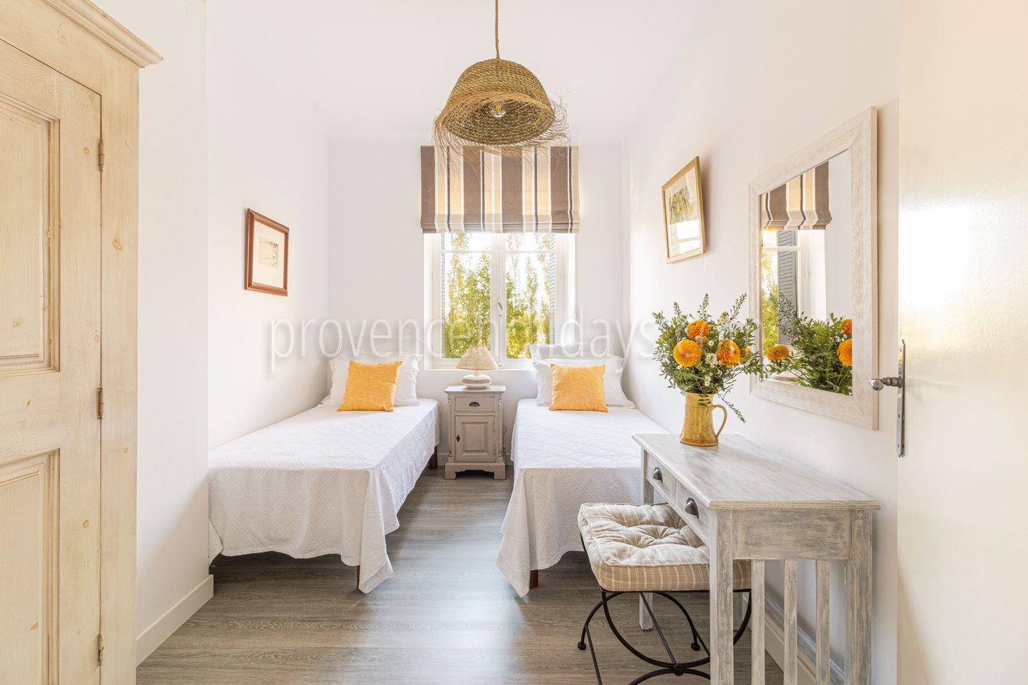 25 - Mas Mollégès: Villa: Bedroom