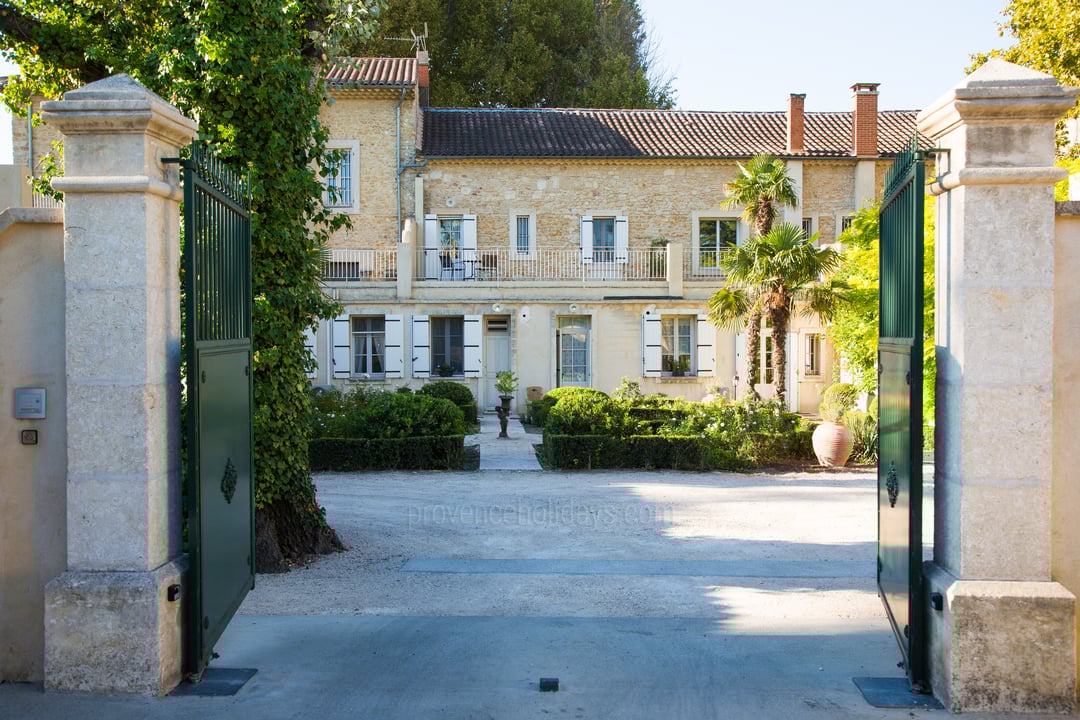 Rare estate with tennis court and swimming pools in Orange