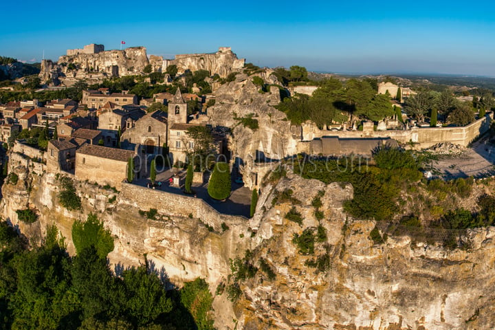 Propriété avec vue panoramique dans le calme de la campagne provençale