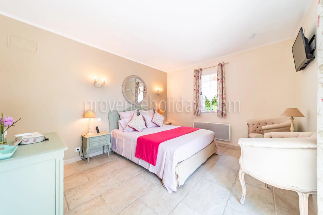 15 - Villa with outbuildings in Mouriès: Villa: Bedroom