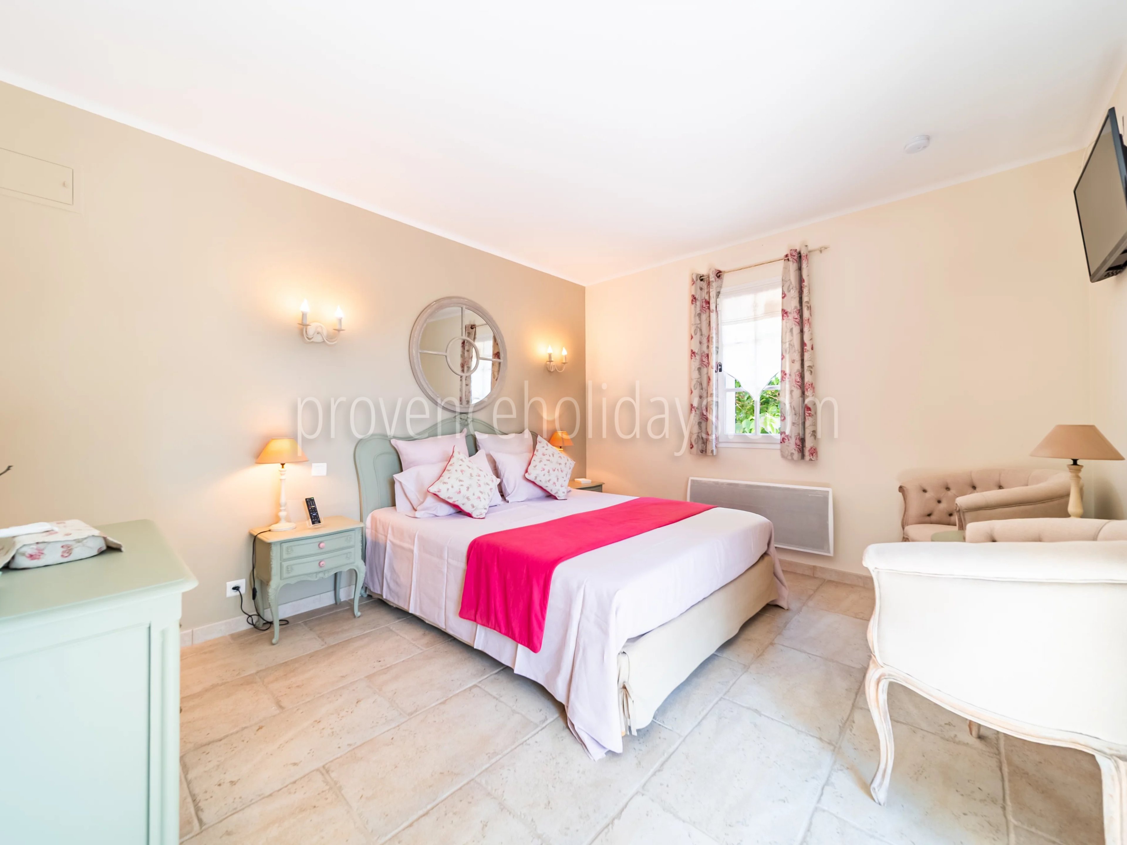 15 - Villa with outbuildings in Mouriès: Villa: Bedroom