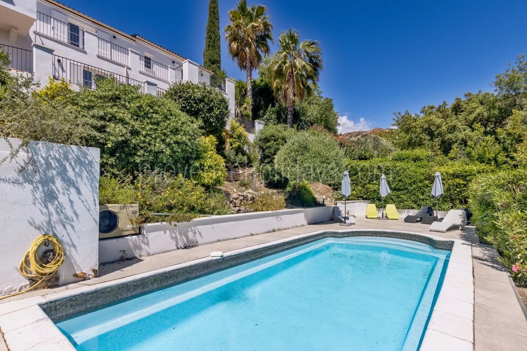 20 - Zeitgenössische Villa in Saint-Raphaël: Villa: Pool