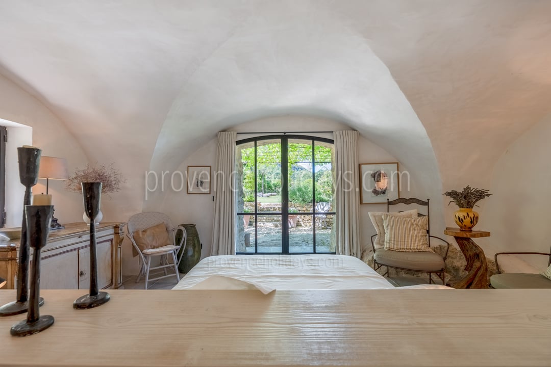 42 - La Chapelle Saint-Pons: Villa: Bedroom 1