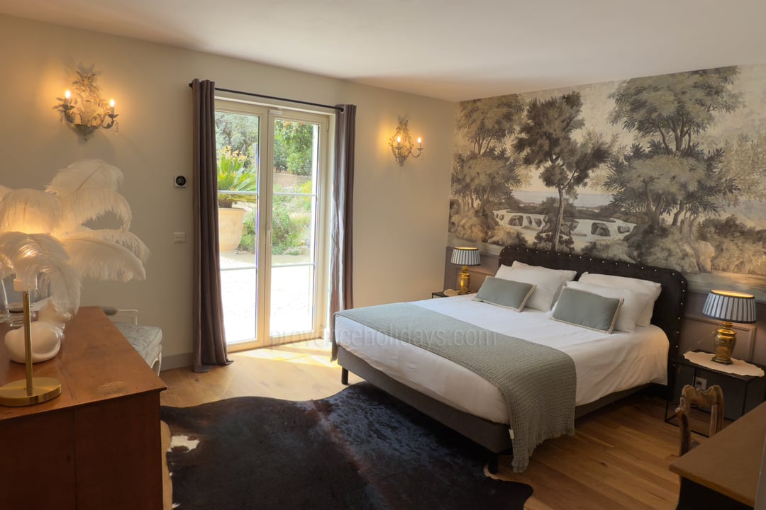 15 - Le Mas de la Cabro: Villa: Bedroom