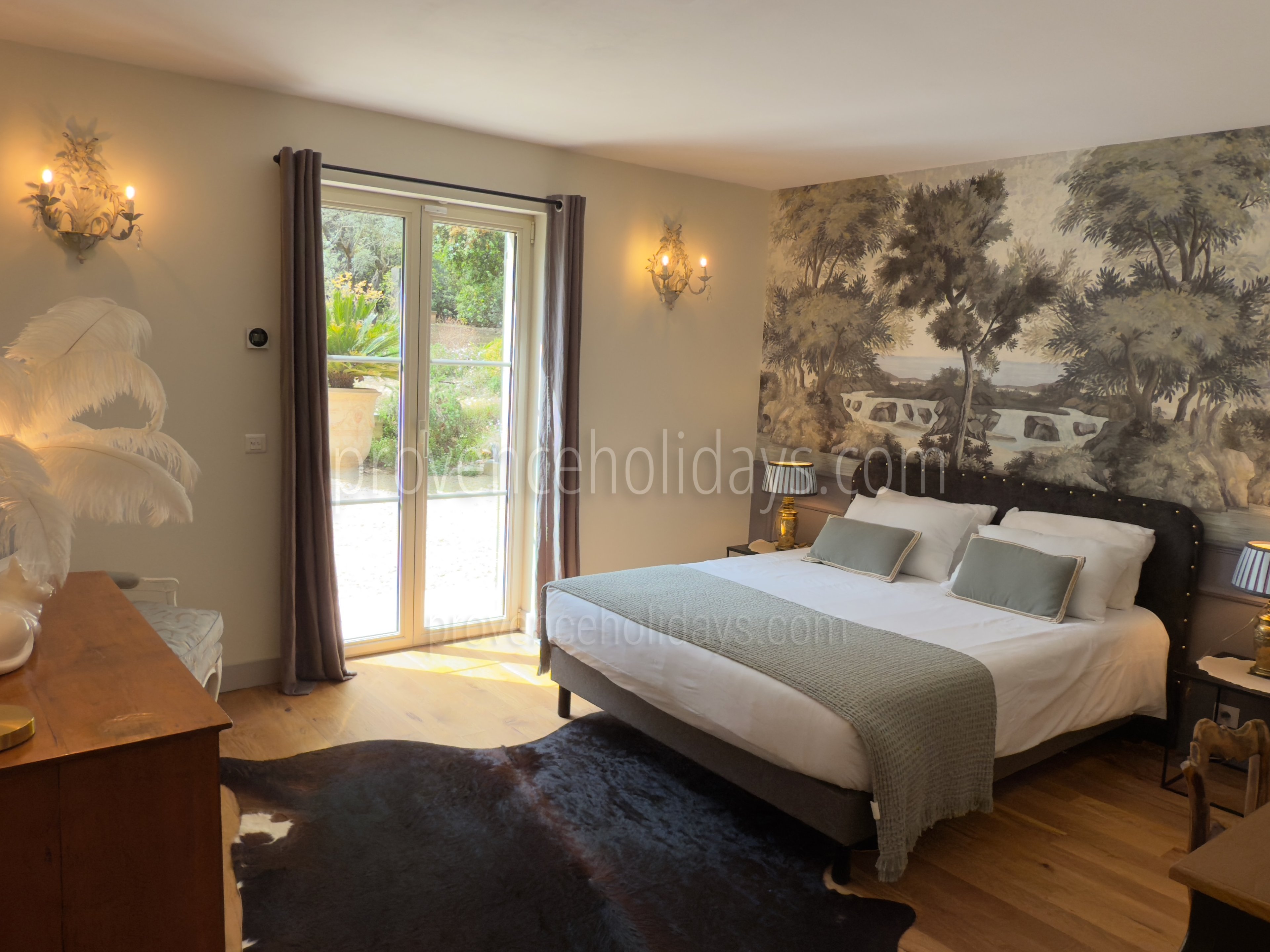 27 - Le Mas de la Cabro: Villa: Bedroom
