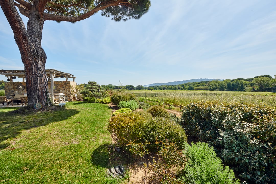 18 - Coteaux Serene: Villa: Exterior
