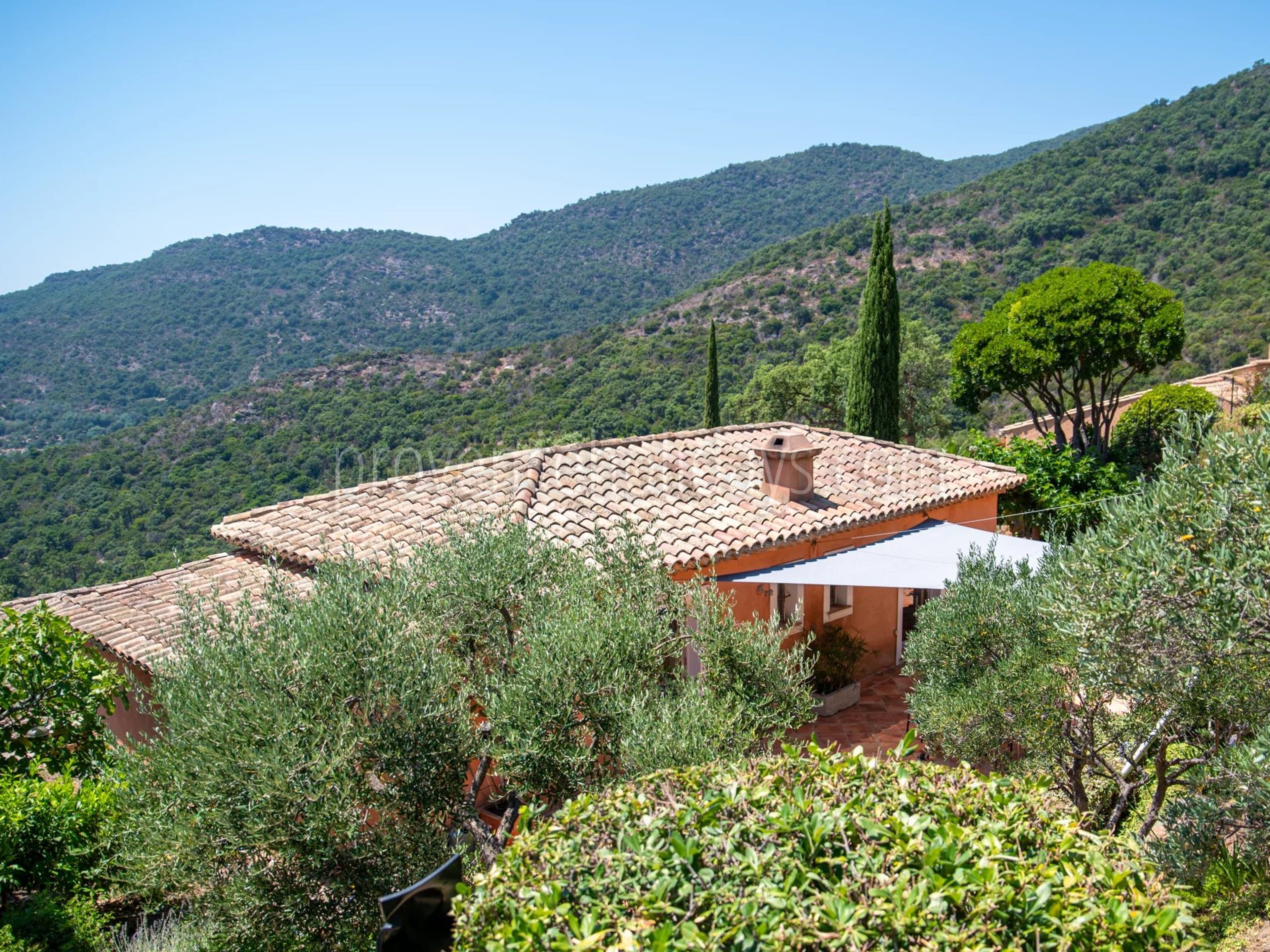 30 - Zeitgenössische Villa in Rayol-Canadel-sur-Mer: Villa: Exterior