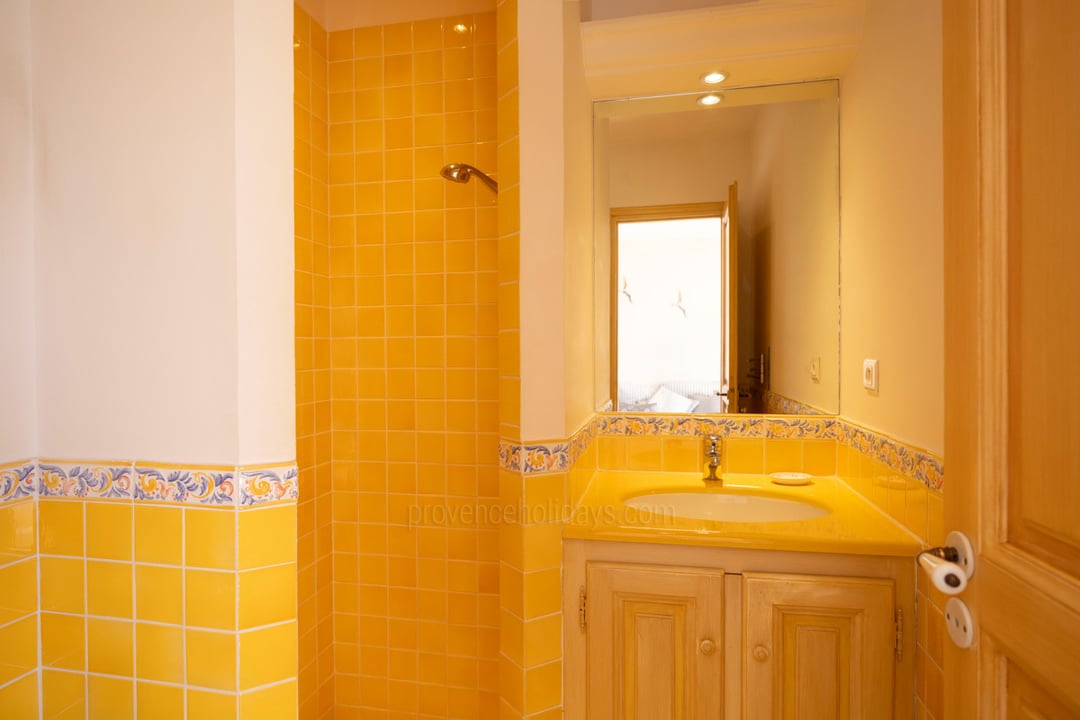 12 - Villa Loggia: Villa: Bathroom