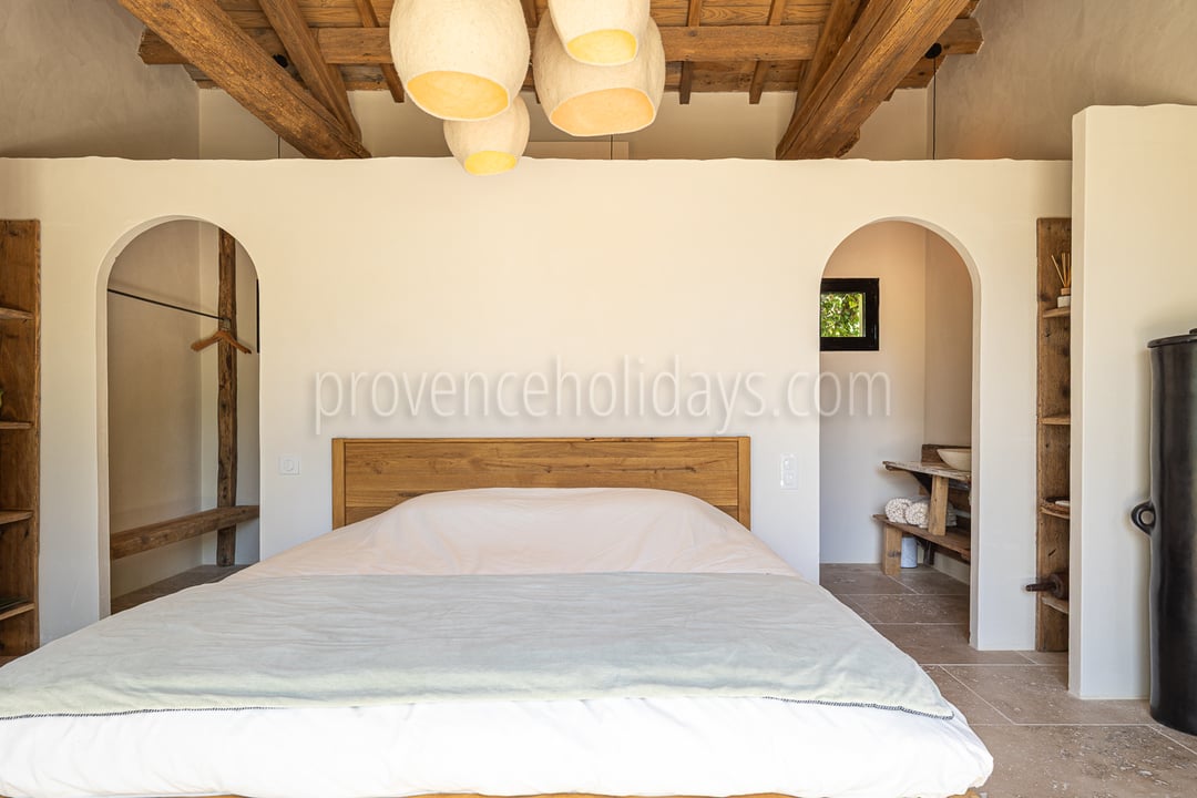 88 - La Chapelle des Alpilles: Villa: Bedroom