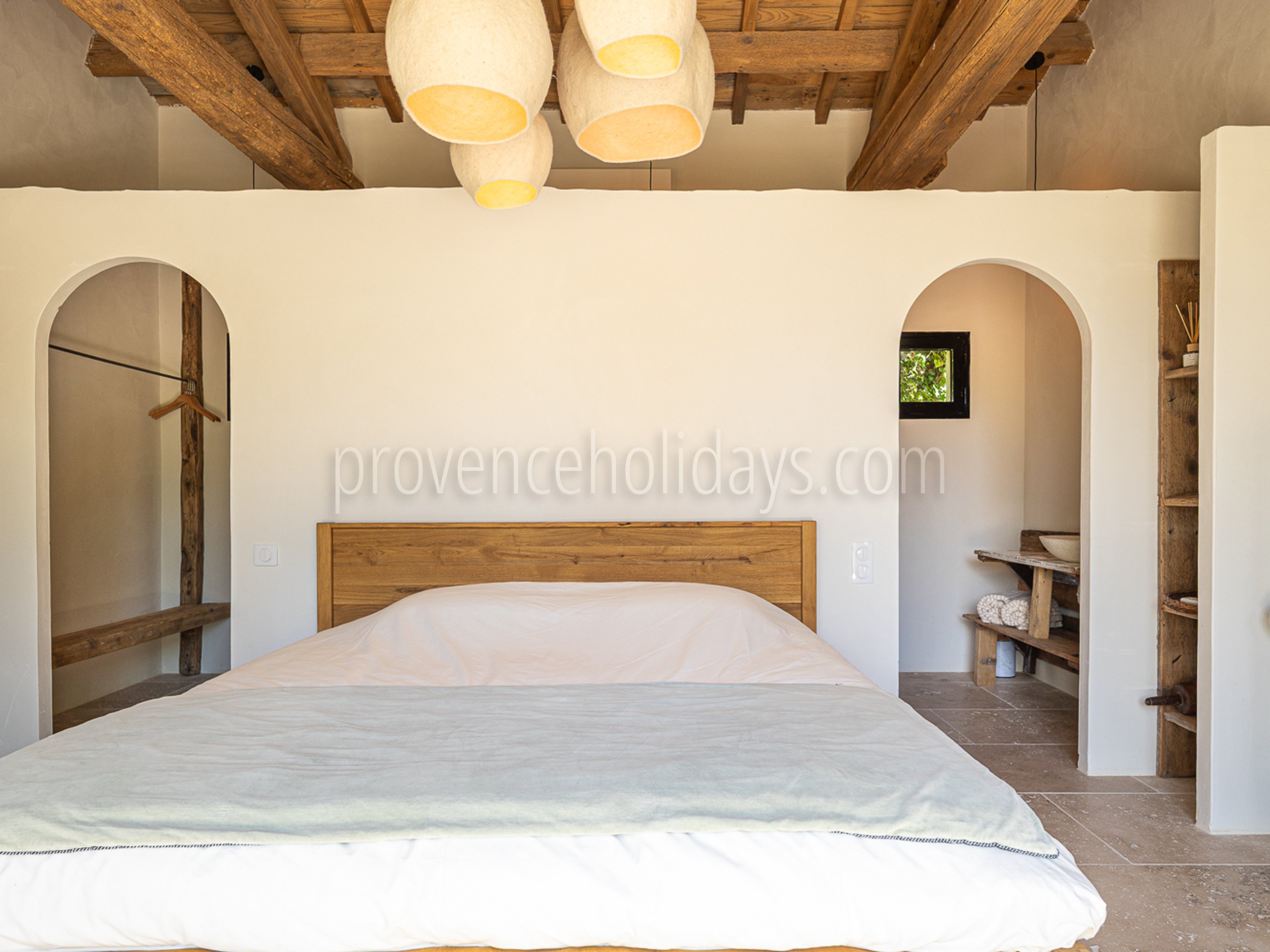 88 - La Chapelle des Alpilles: Villa: Bedroom