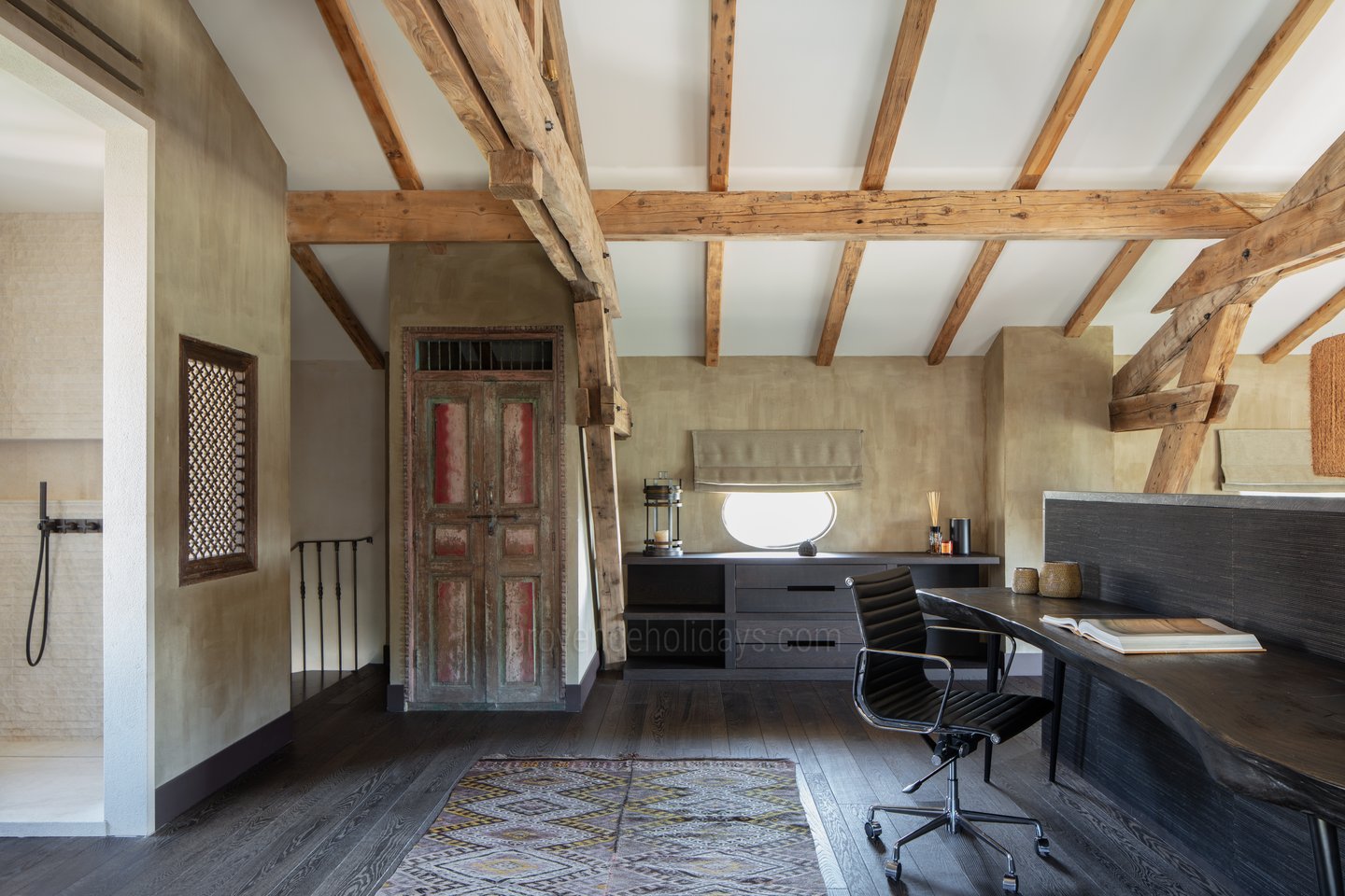 27 - La Bastide de Maussane: Villa: Bedroom